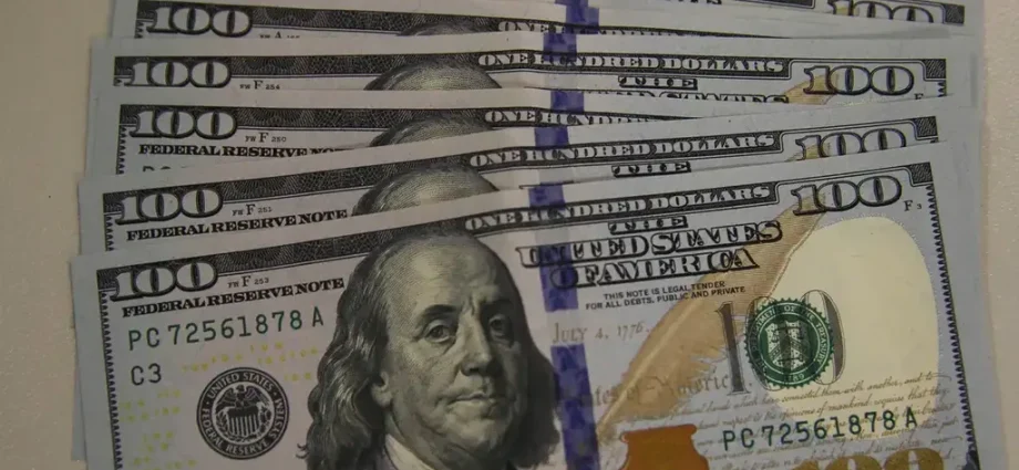 Dólar fecha a R$ 5,19 após alta de 0,66% no último pregão da semana
