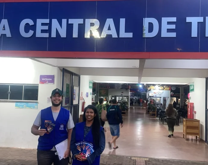 Ações de apoio social em Três Lagoas durante noite fria e chuvosa