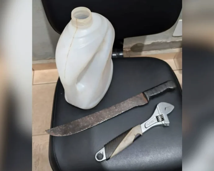 Mulher é presa após atear fogo em carro do ex-namorado em Penápolis