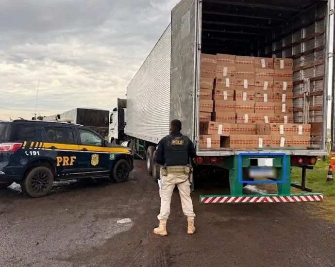 PRF apreende 539 mil maços de cigarro contrabandeado em Mato Grosso do Sul