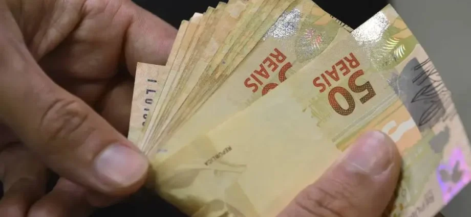 Governo de MS antecipa pagamento de salários para servidores estaduais