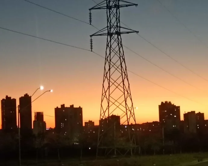 Quinta-feira com sol e chuvas isoladas em SP