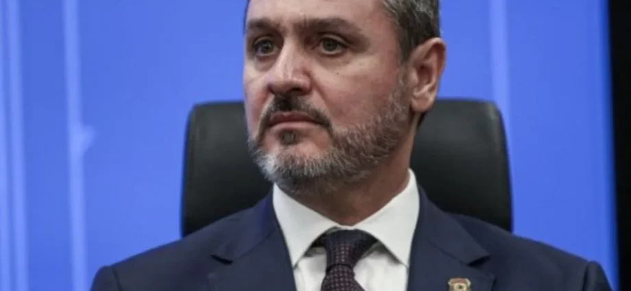 Ministro Mendonça demite chefe da PF após suspeitas de monitoramento