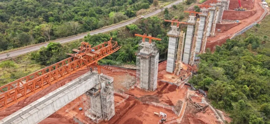 Início da Instalação das Vigas da Ponte Ferroviária em Inocência