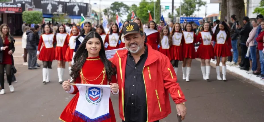 Carlos Bernardo destaca participação popular no desfile cívico de Ponta Porã no 7 de Setembro