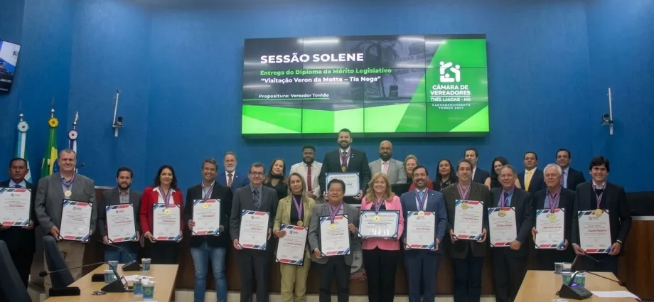 Câmara Municipal de Três Lagoas homenageia personalidades com Diploma de Mérito Legislativo