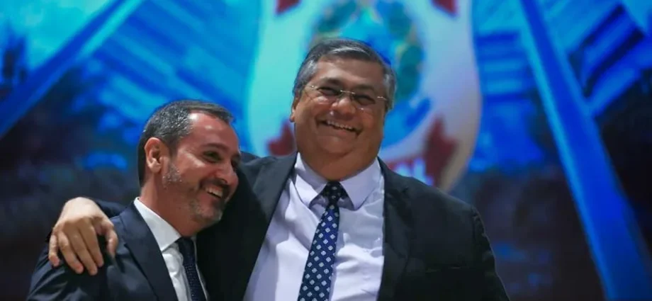 Flávio Dino reintegra diretores da Polícia Federal após crise no STF