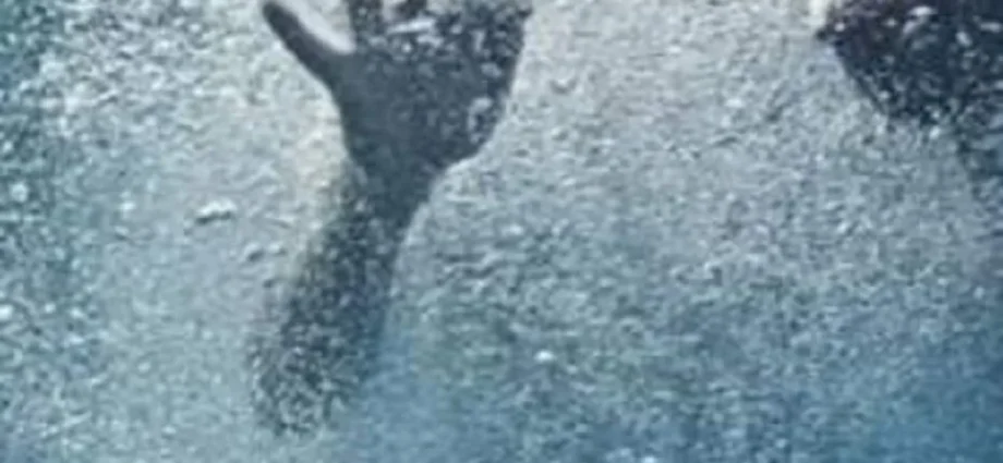 Bebê de 1 ano morre afogada em piscina no interior de SP