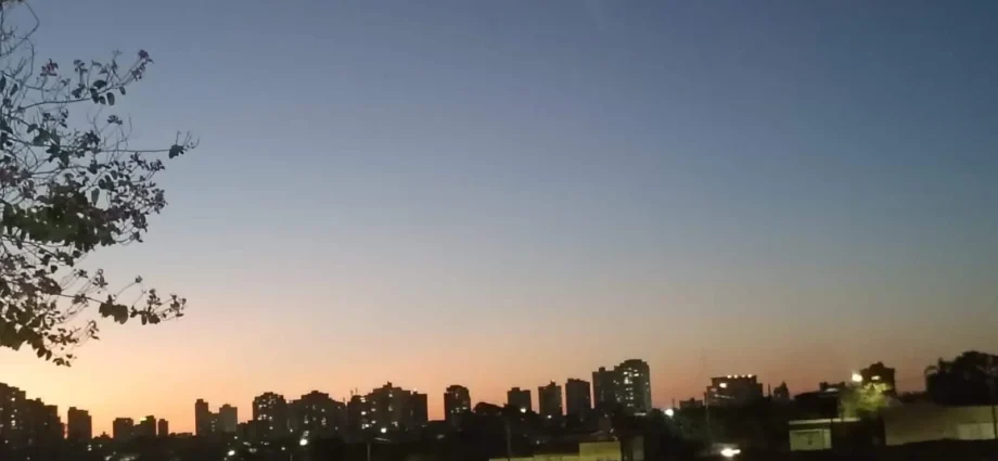 Frente fria se afasta de São Paulo, mas possibilidade de chuva persiste