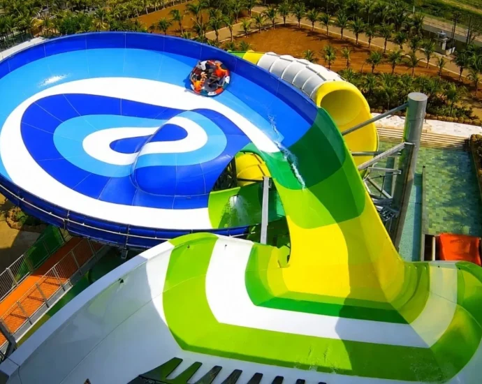 Megatoboágua de 33 metros é testado em parque aquático de Olímpia