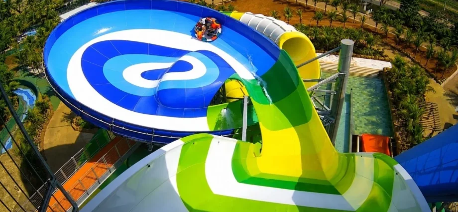 Megatoboágua de 33 metros é testado em parque aquático de Olímpia