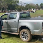 Caminhonete abandonada em área de pedestres na Lagoa Maior leva motorista ao Pronto-Socorro